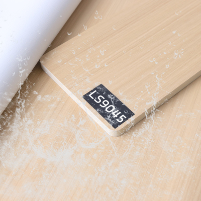 Kualitas Dekorasi Interior Padat Panel Dinding PVC dengan Veneer Kayu Butiran Kayu Lebar 1.22m Pabrik