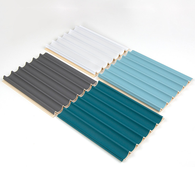 Kualitas Dekorasi 3D WPC Langit-langit Kayu Luar Ruang 15mm Round Grille Panel Pabrik
