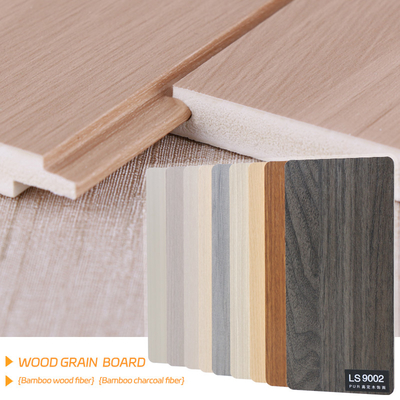 Kualitas Dekorasi Interior Padat Panel Dinding PVC dengan Veneer Kayu Butiran Kayu Lebar 1.22m Pabrik