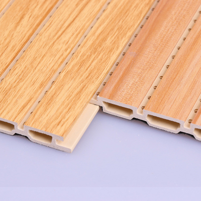 Kualitas Panel Dinding Kedap Suara WPC Tahan Api Dekoratif 1.22*3m 1.22*2.8m Pabrik